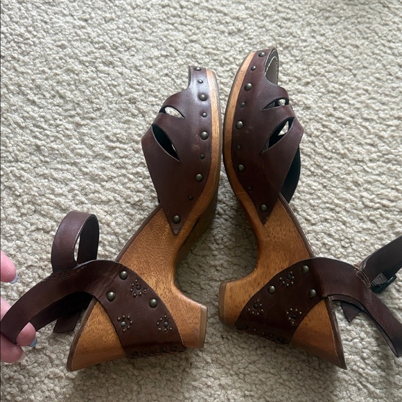 Frye Brown Leather Clog Wooden 4" Heel Strappy Sandal Stud Sz 9 - Picture 9 of 10